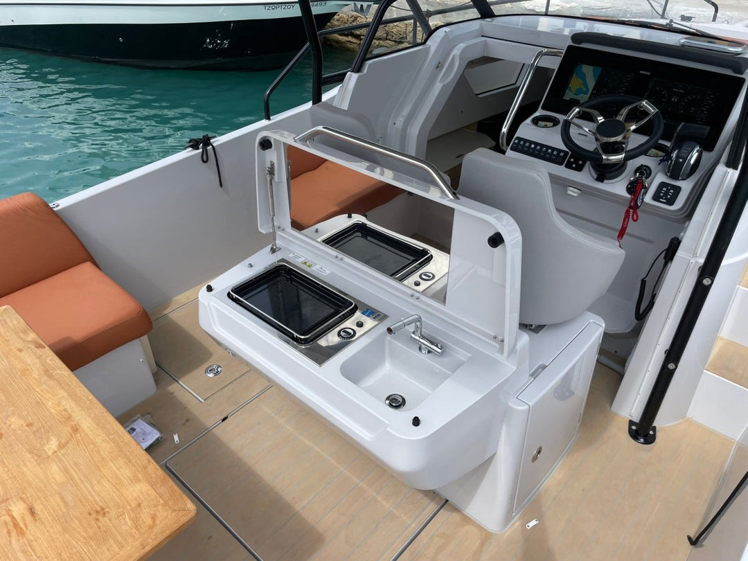 Ryck 280 "Adriana" - Pelagos Cruises - zakynthos yacht rental - private boat tours - yacht zakynthos - inside lounge